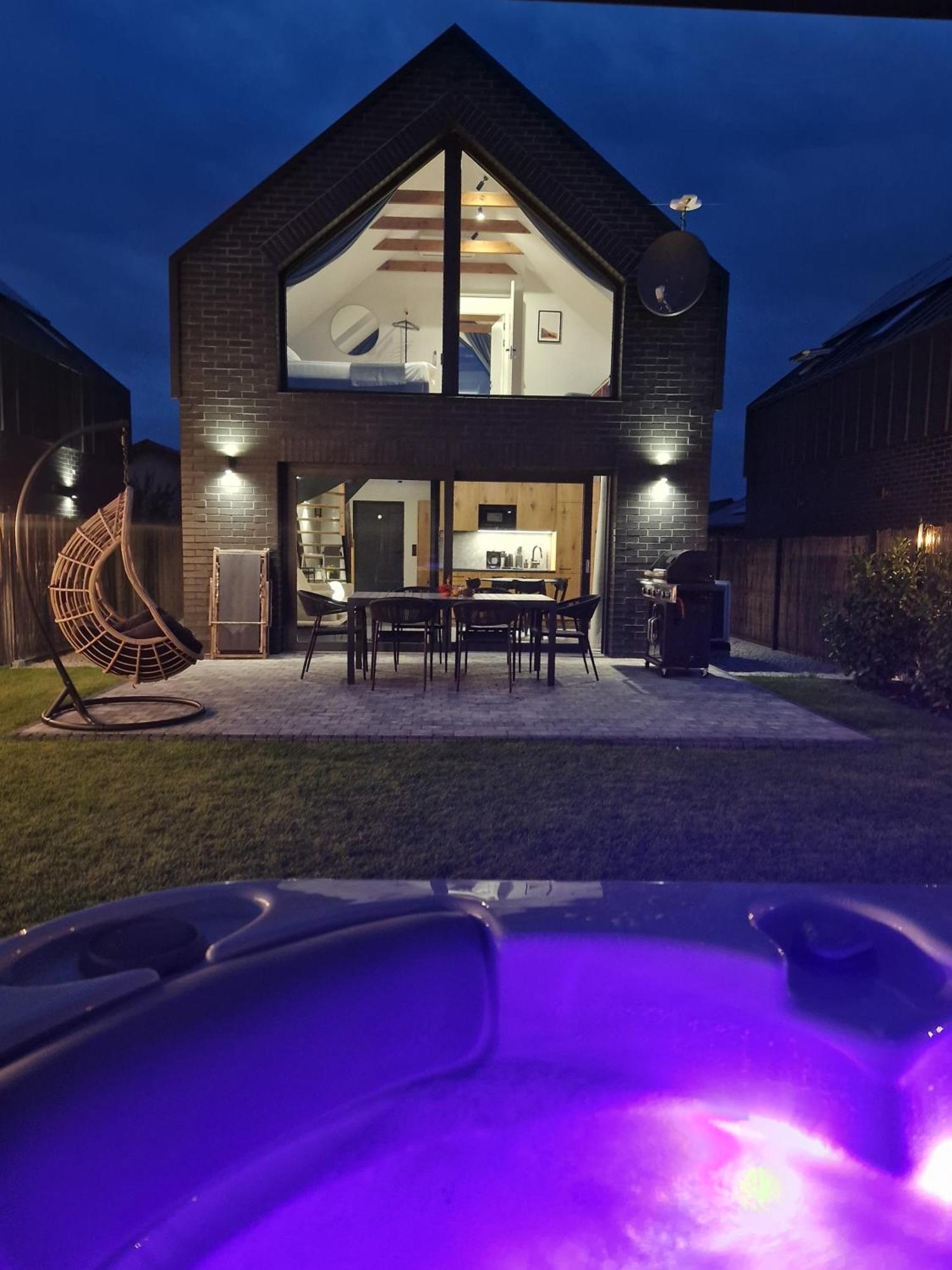 Odnova - Holiday Home With Spa Bobolin Exteriör bild
